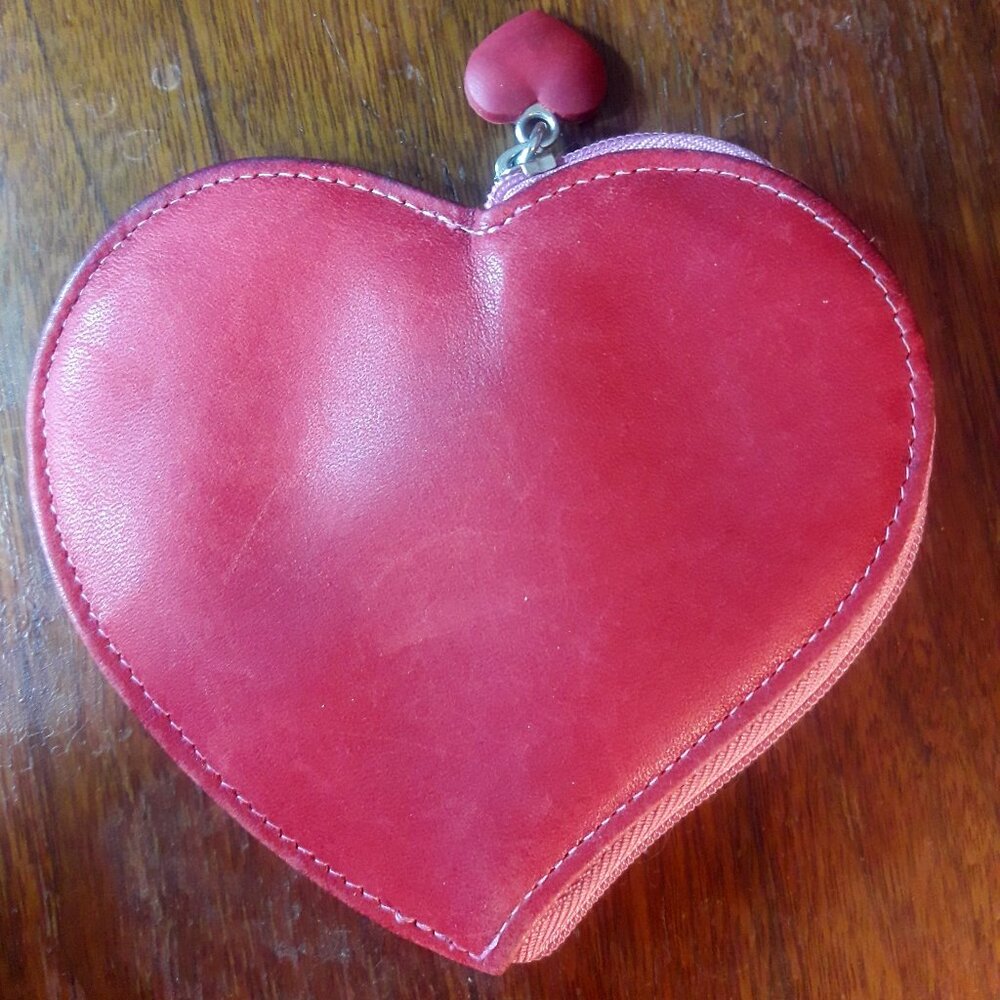 Buxton Red Leather Heart Coin Purse Wallet Vintage Early 2000s Y2K